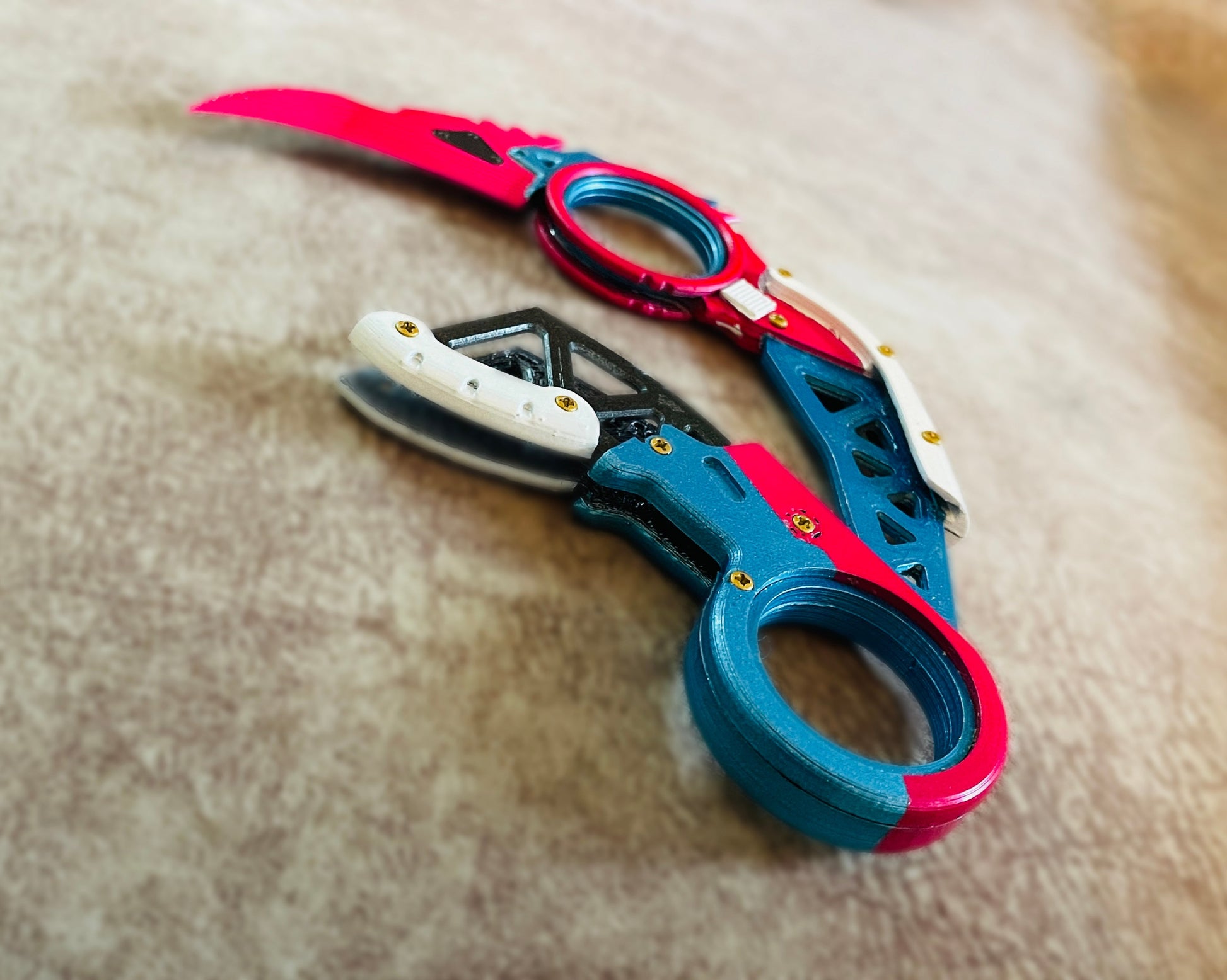 Apex Legends Fluorescent Karambit Universal Heirloom Replica Props