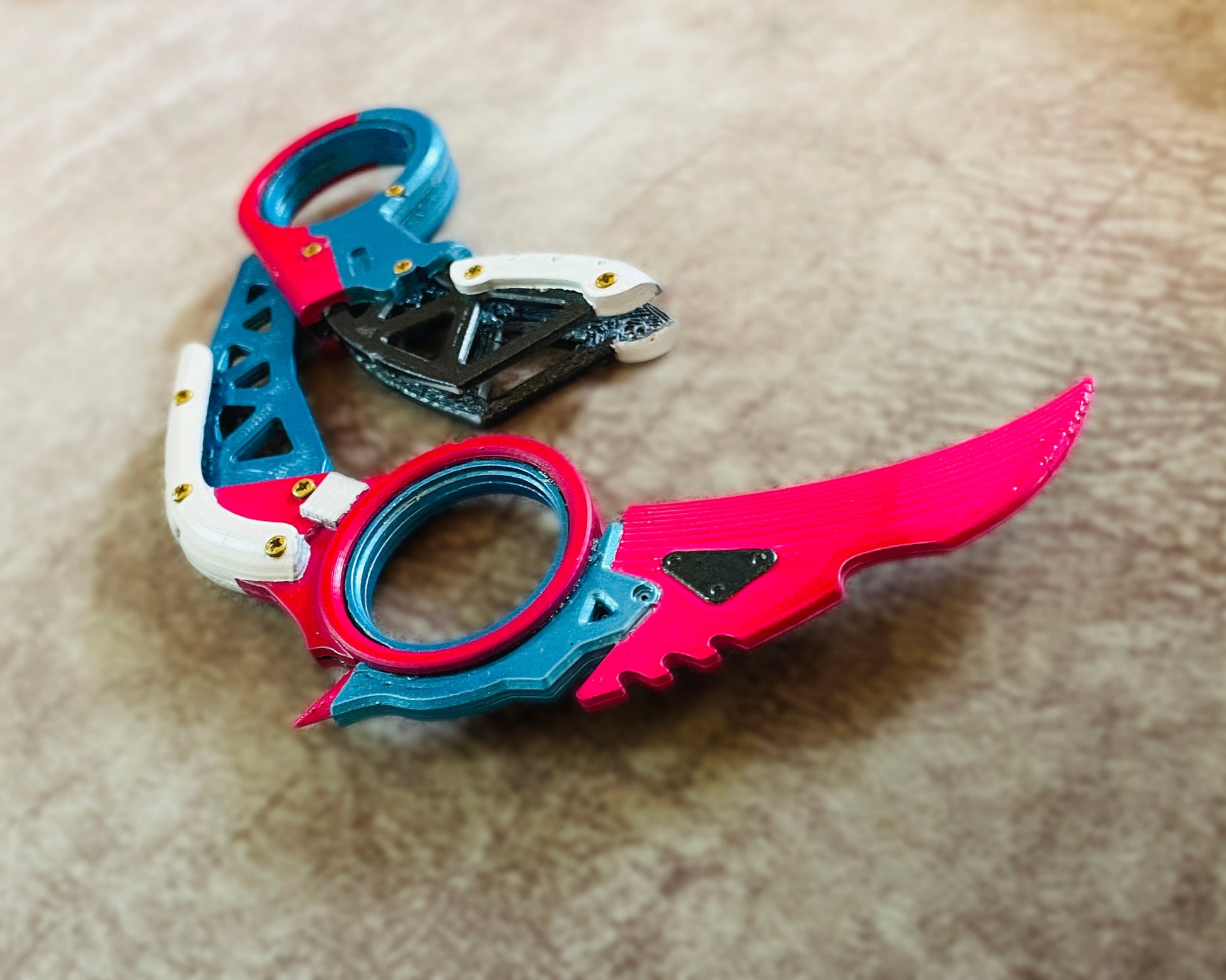 Apex Legends Fluorescent Karambit Universal Heirloom Replica Props